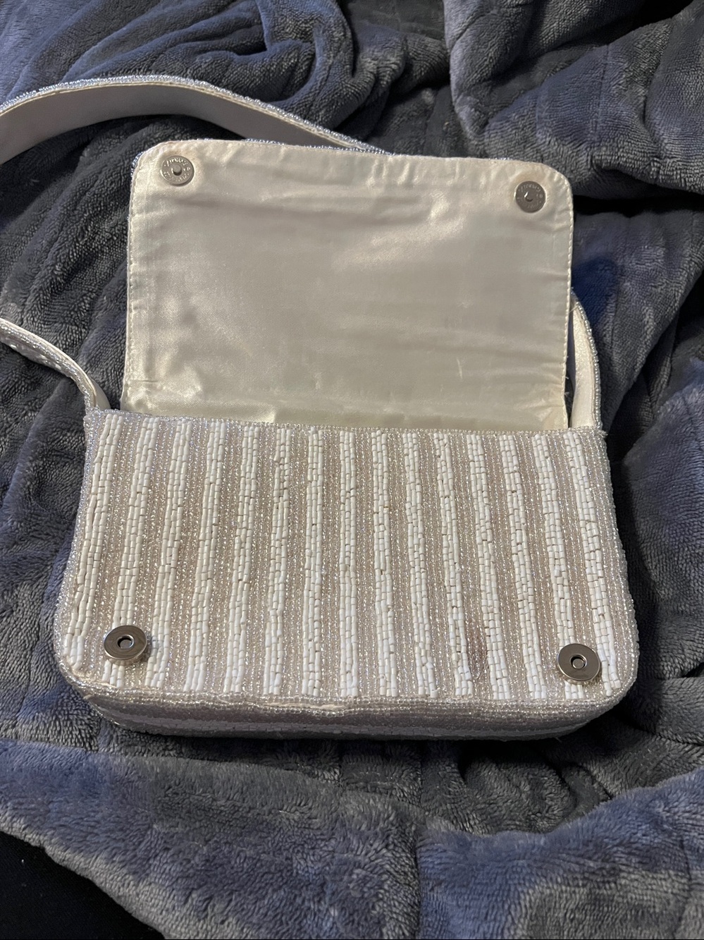 Beaded Ivory Taxi-Embroidered Shoulder Bag - Picture 6 of 12